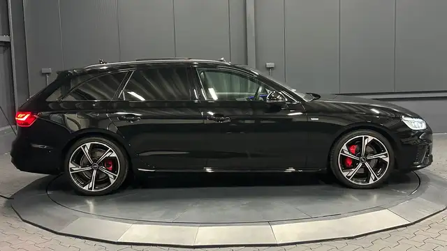 Audi A4 Avant view 6