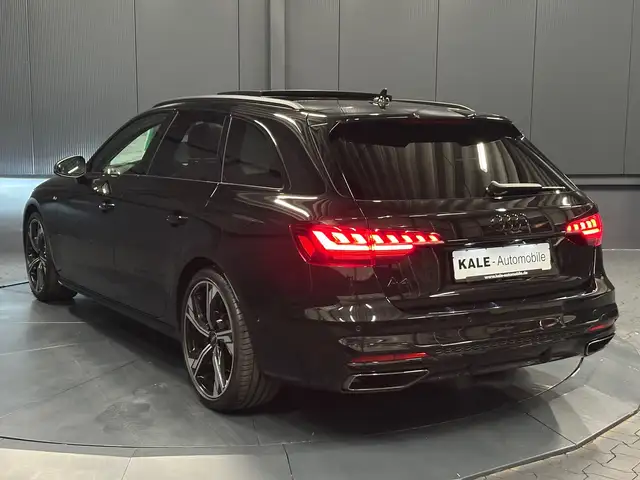 Audi A4 Avant view 3