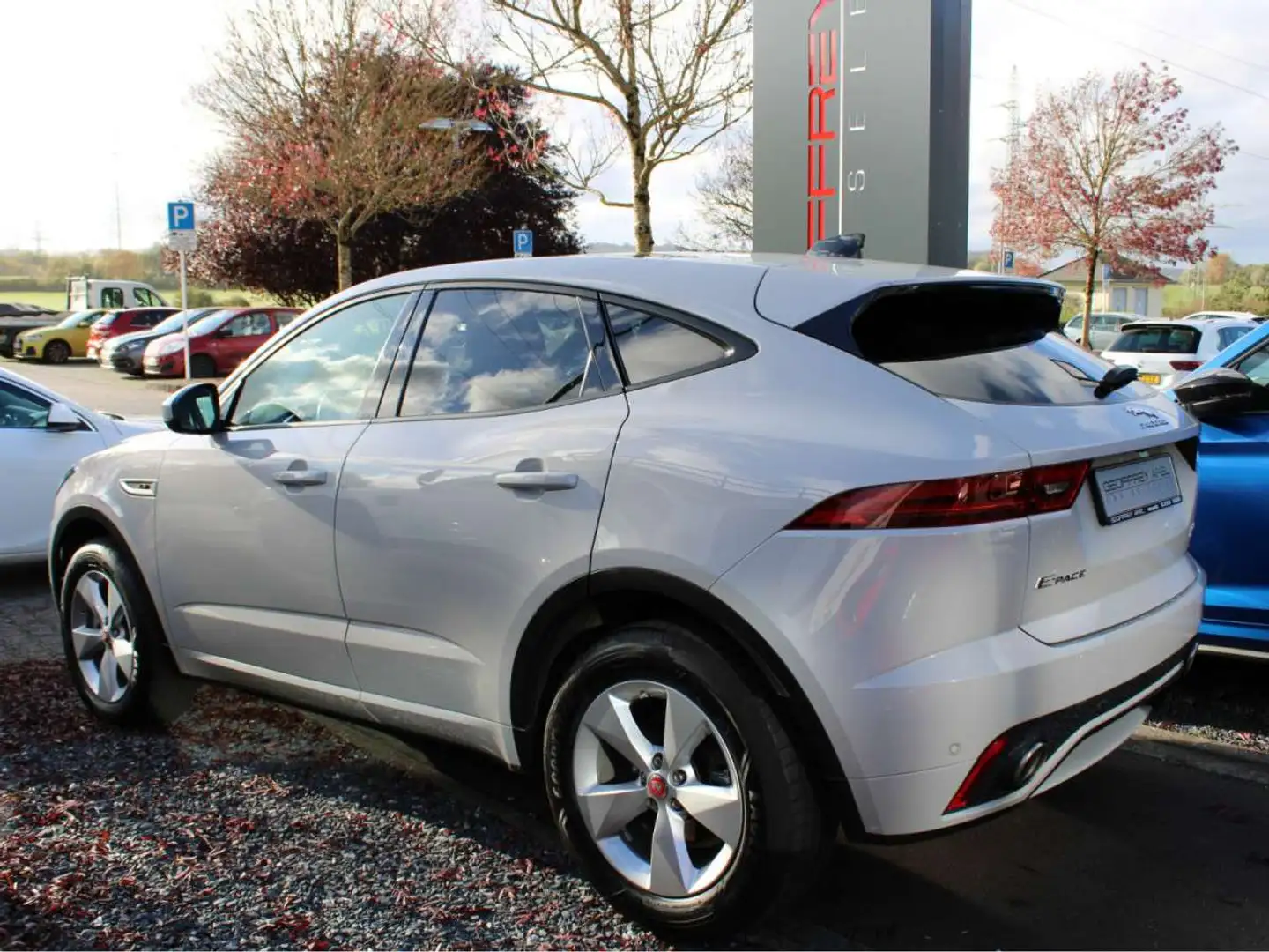 Jaguar E-Pace D 180 AWD R-DYNAMIC PANO CUIR NAVI Gris - 2