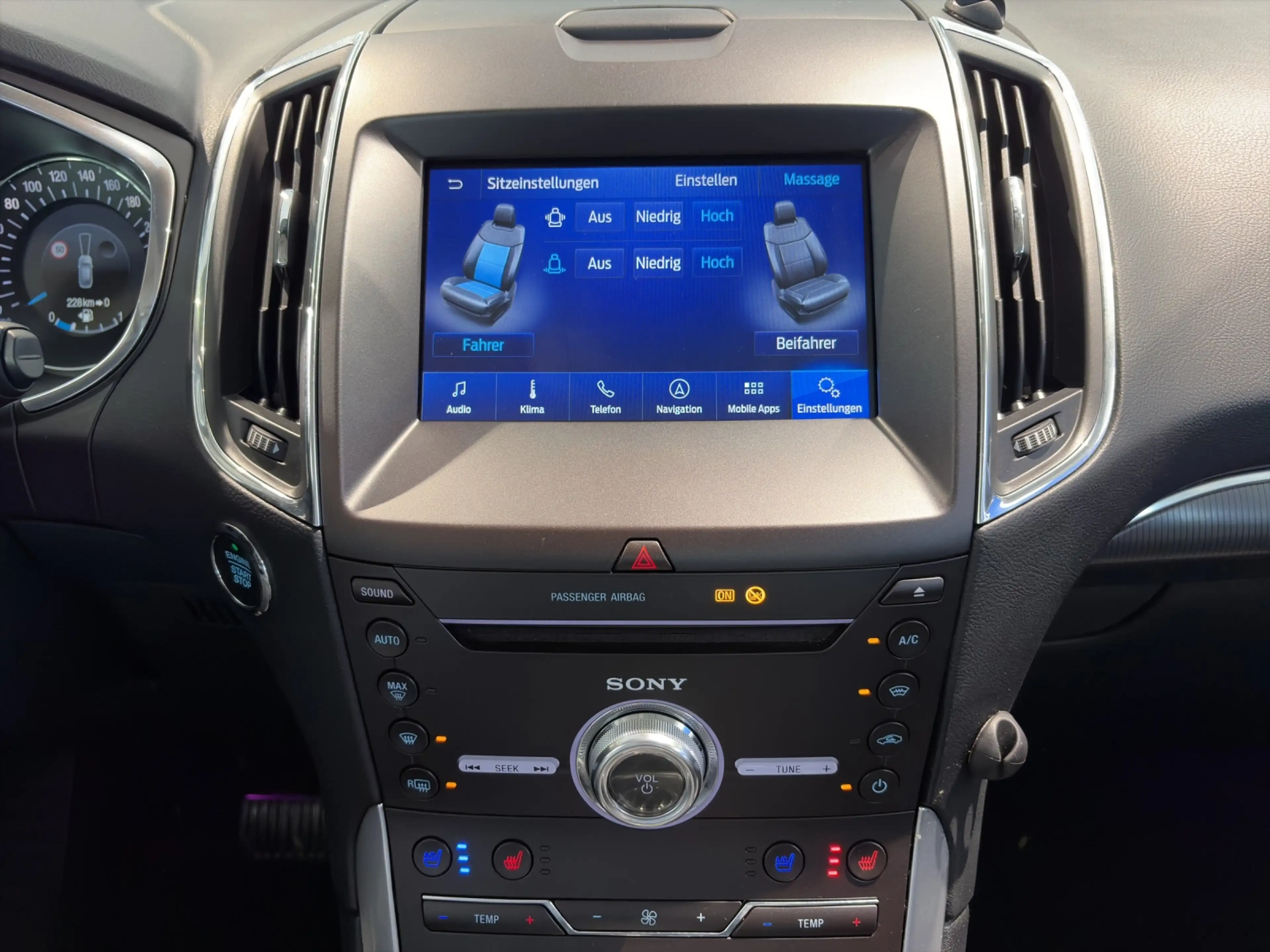 Ford Galaxy Titanium — photo 16