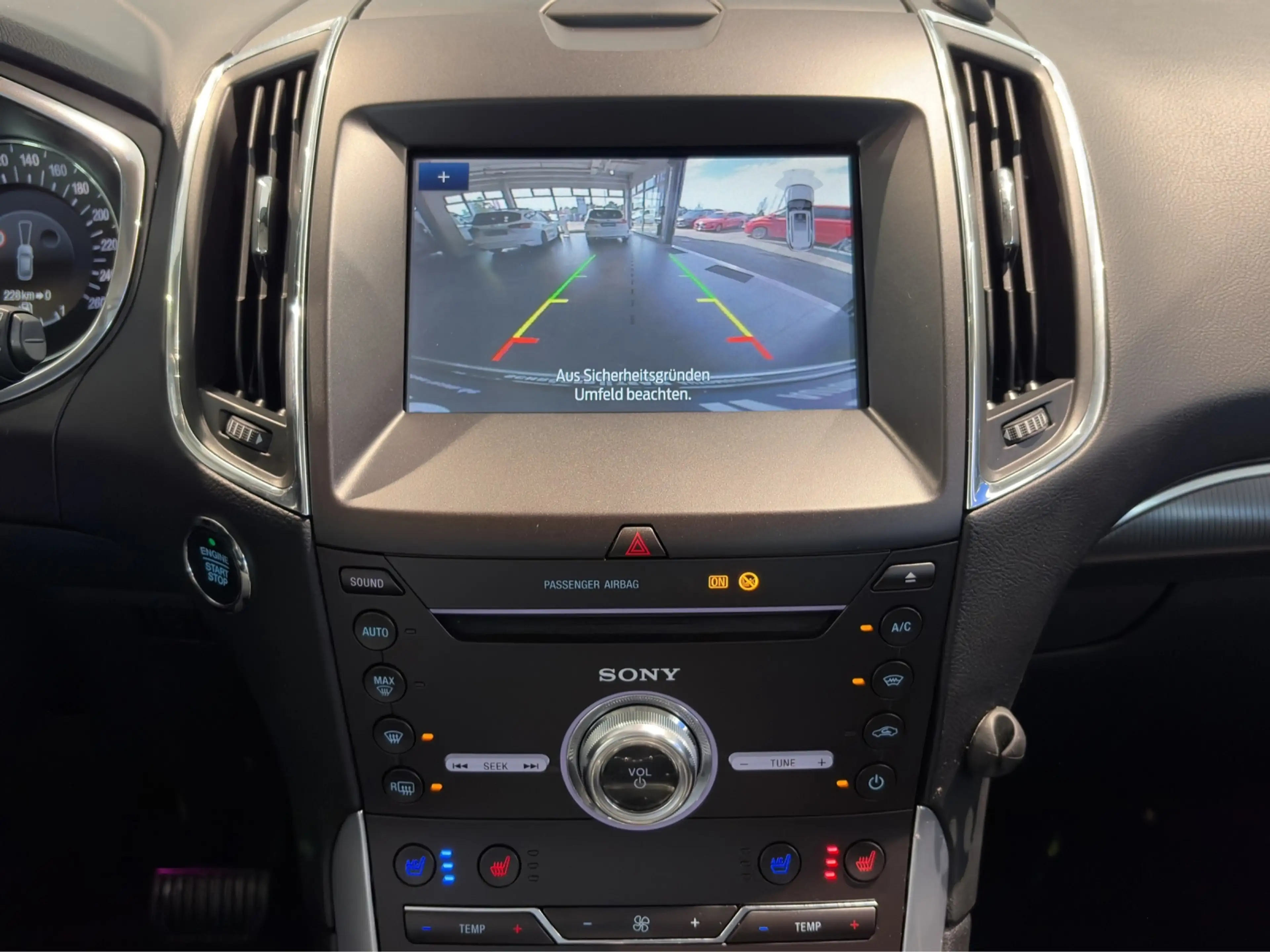 Ford Galaxy Titanium — photo 15