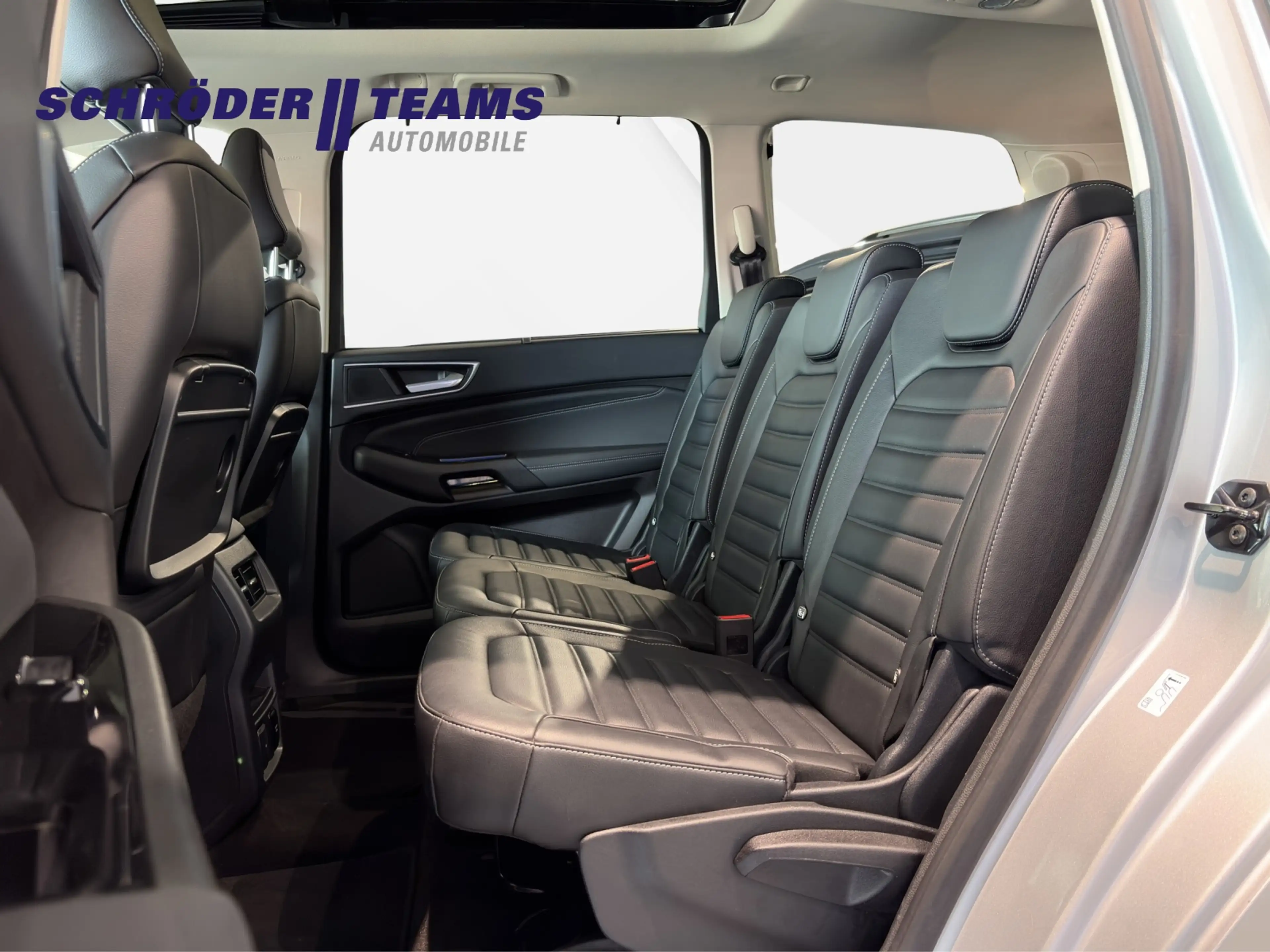 Ford Galaxy Titanium — photo 19
