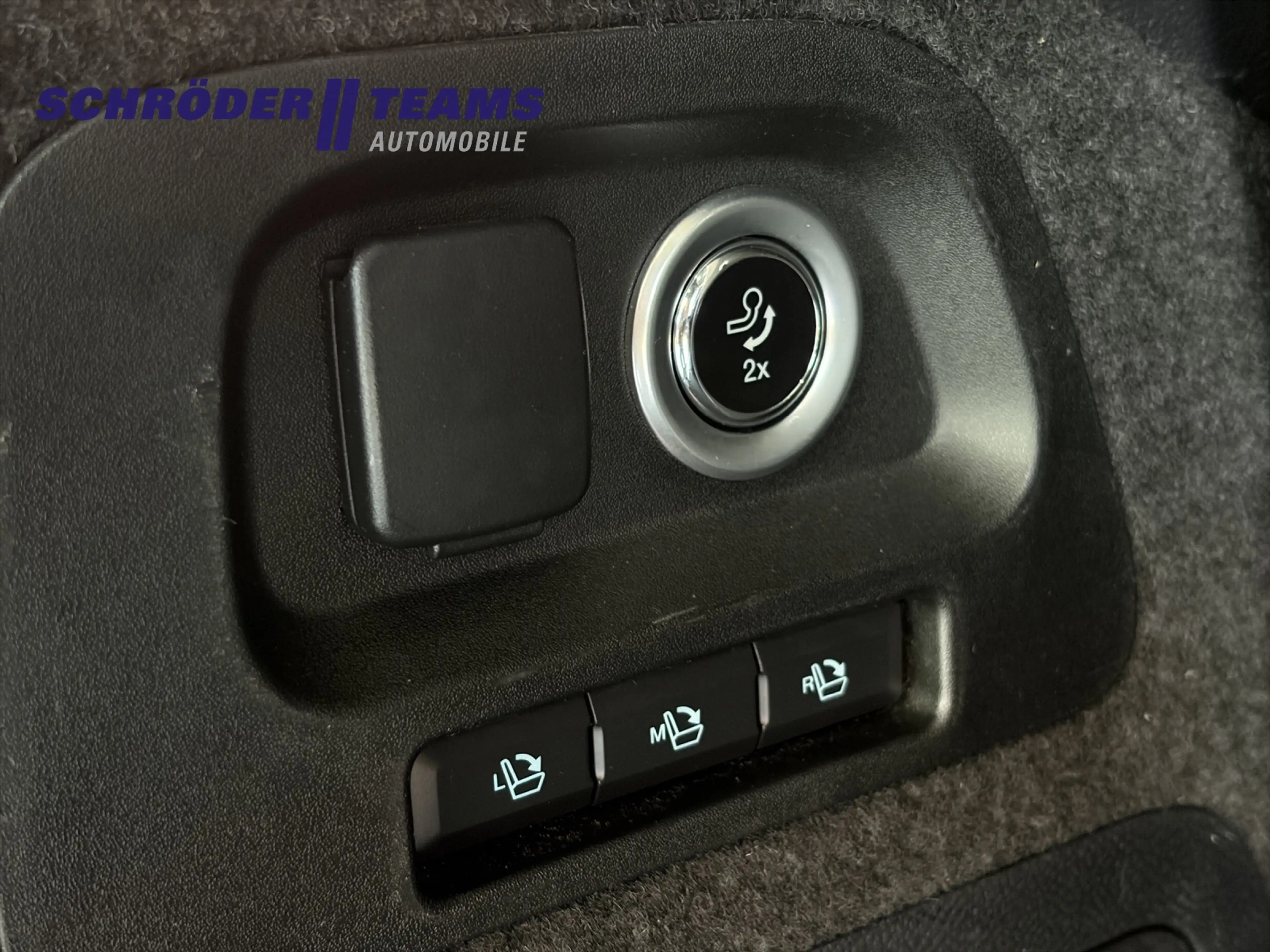 Ford Galaxy Titanium — photo 25