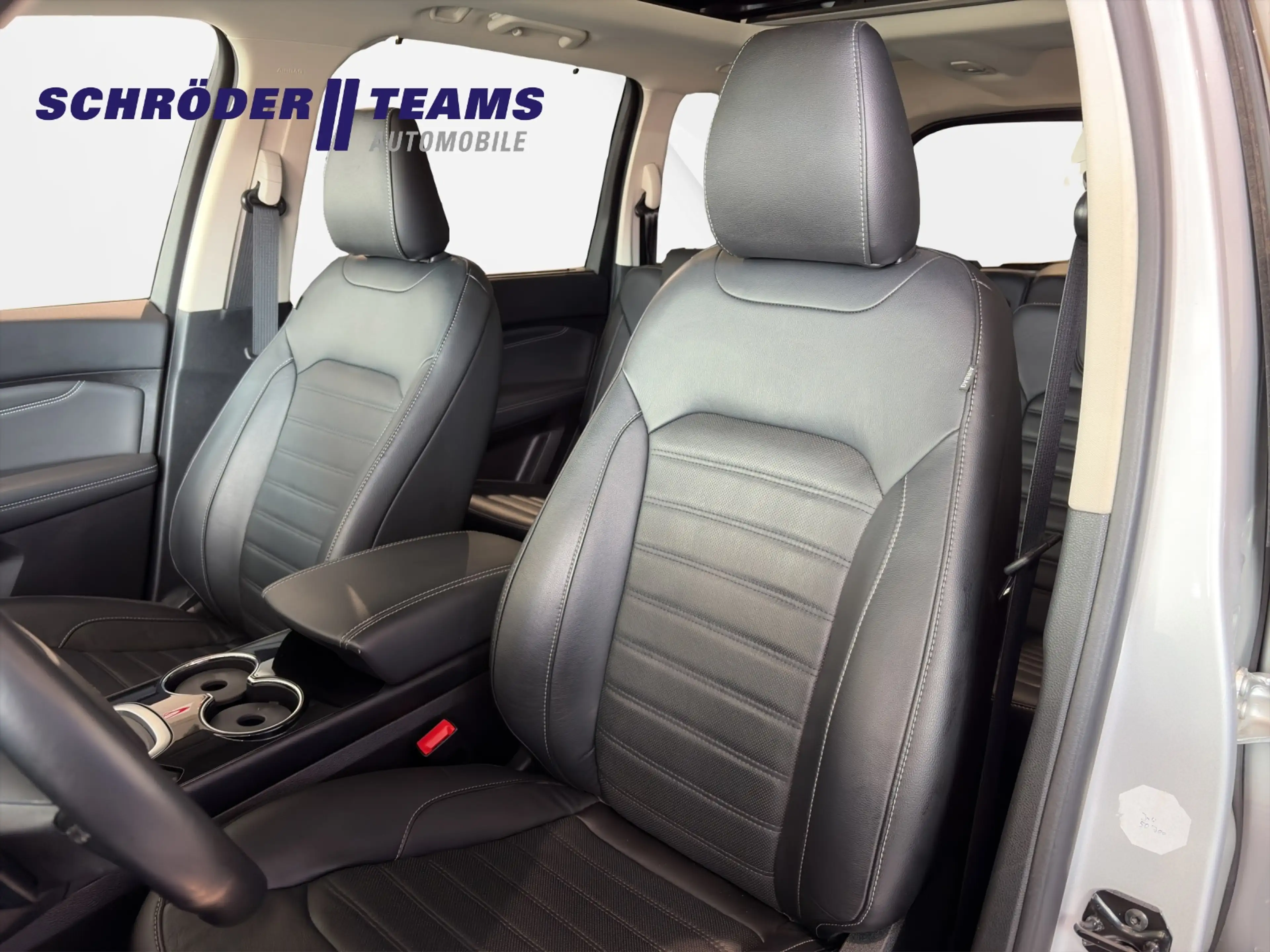 Ford Galaxy Titanium — photo 17