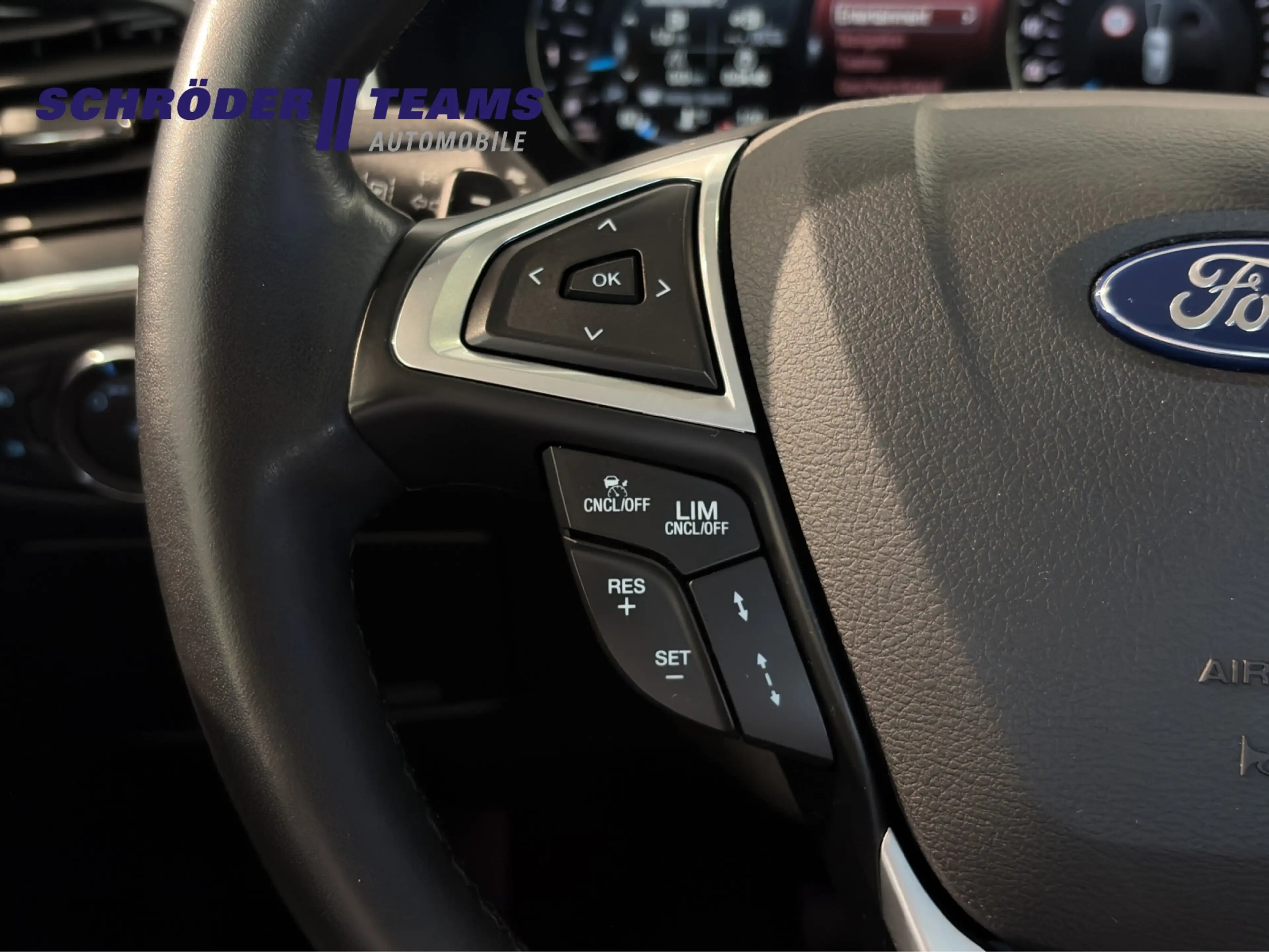 Ford Galaxy Titanium — photo 22