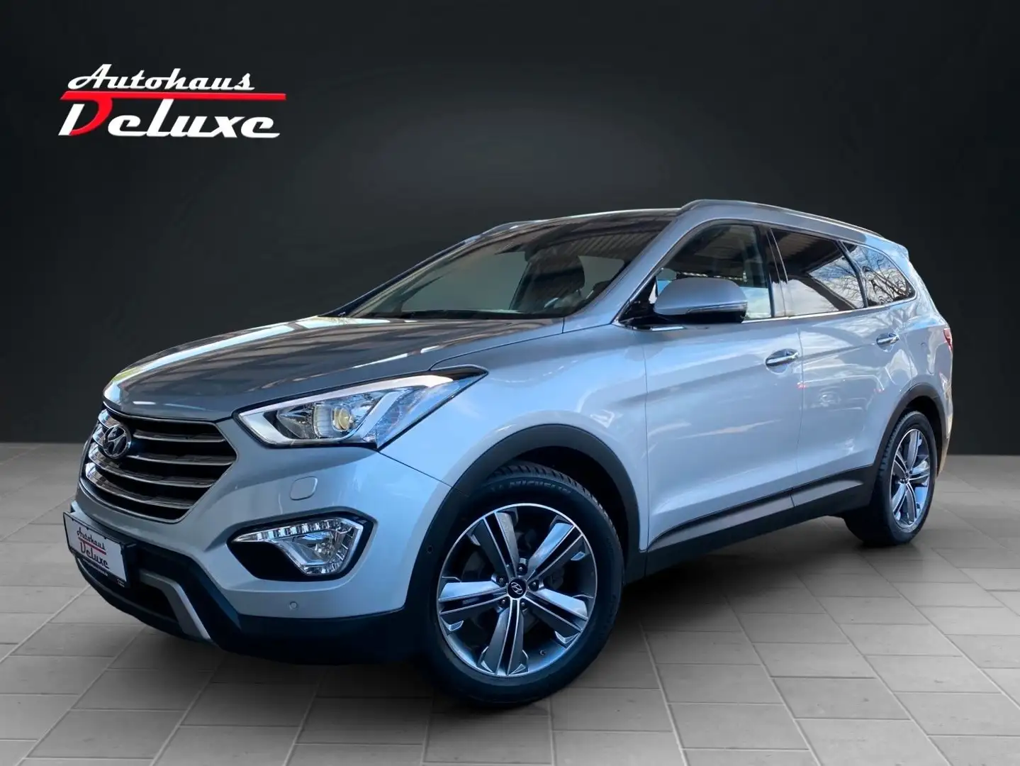 Hyundai Grand Santa Fe Grand Santa 2,2 CRDI 4WD KAMERA-PANORAMA-7-SITZE Argent - 1