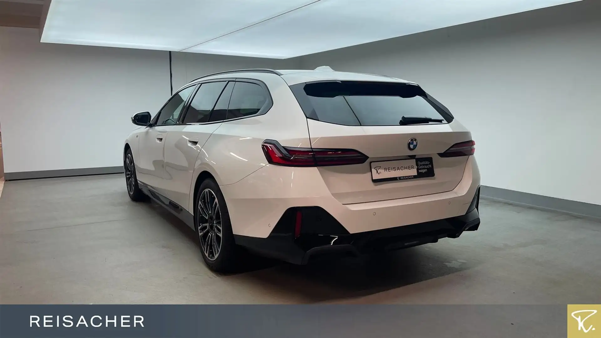 BMW 520 d A xDrive Tou M-Sport,M-Sport PRO,DAProf,Aut Weiß - 2