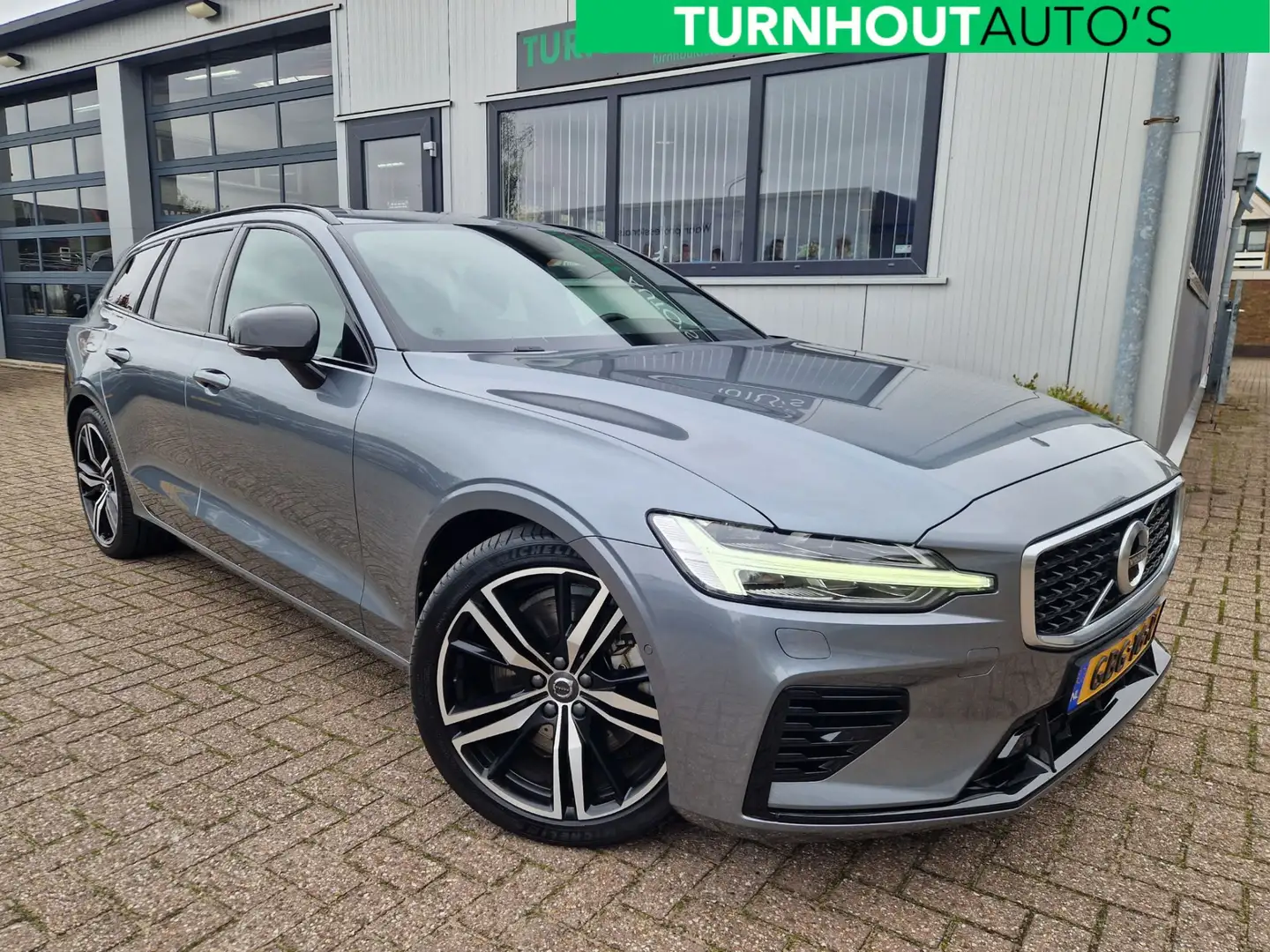 Volvo V60 2.0 T8 Twin Engine AWD R-Design PANO | Harman Kard Grijs - 1