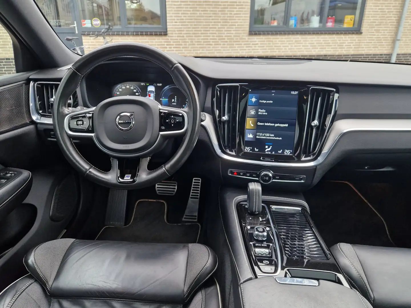 Volvo V60 2.0 T8 Twin Engine AWD R-Design PANO | Harman Kard Grijs - 2