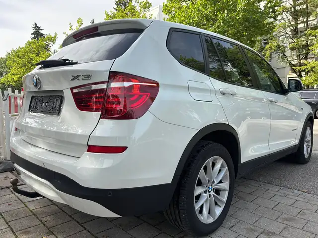 BMW X3 view 5