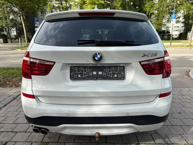 BMW X3 view 4