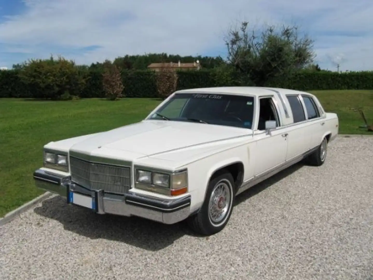 Cadillac Fleetwood White - 1