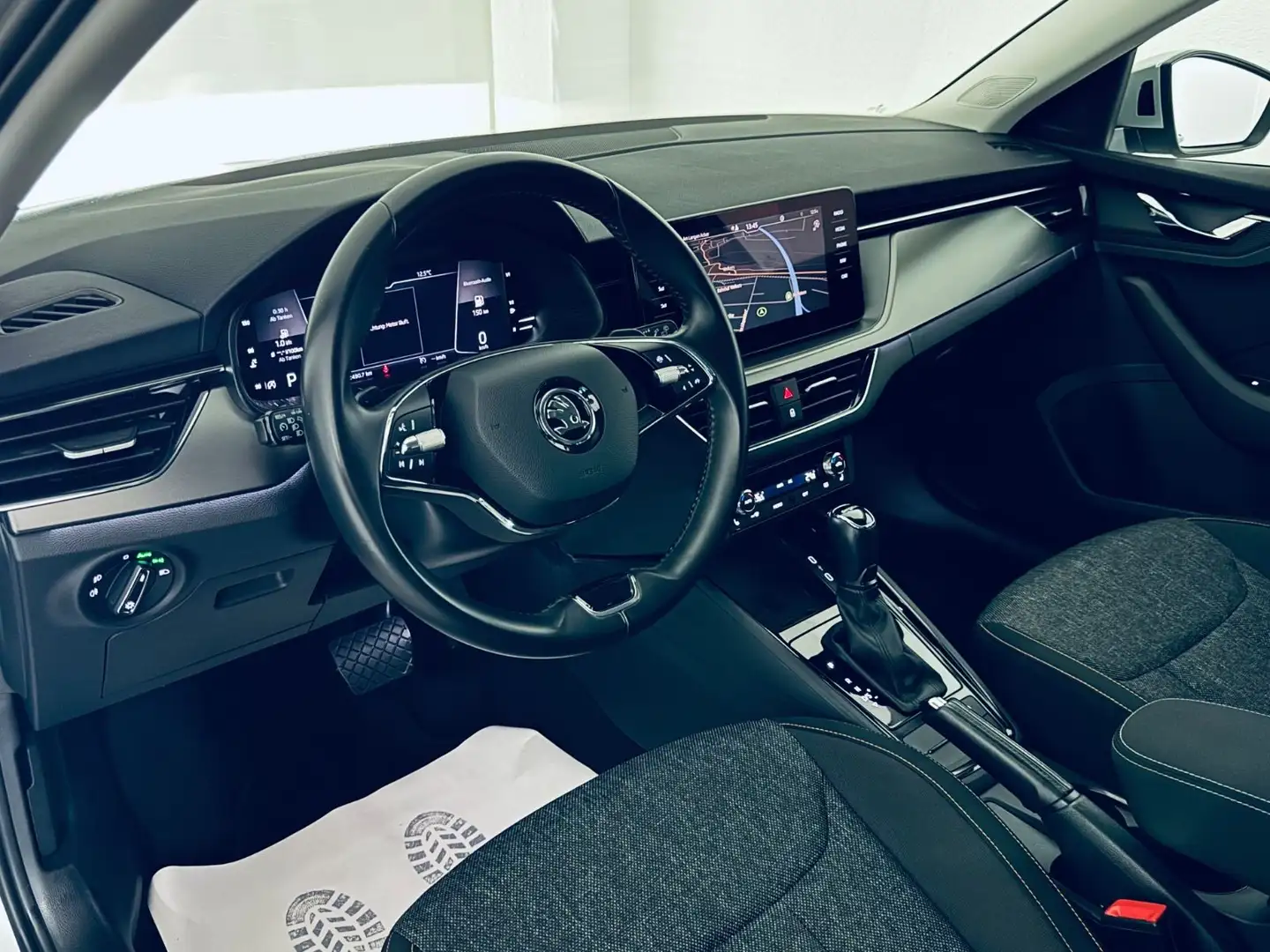 Skoda Scala Clever 1.0 TSI *1.H *NAVI*VIRTUAL*8xREIFEN Silber - 2