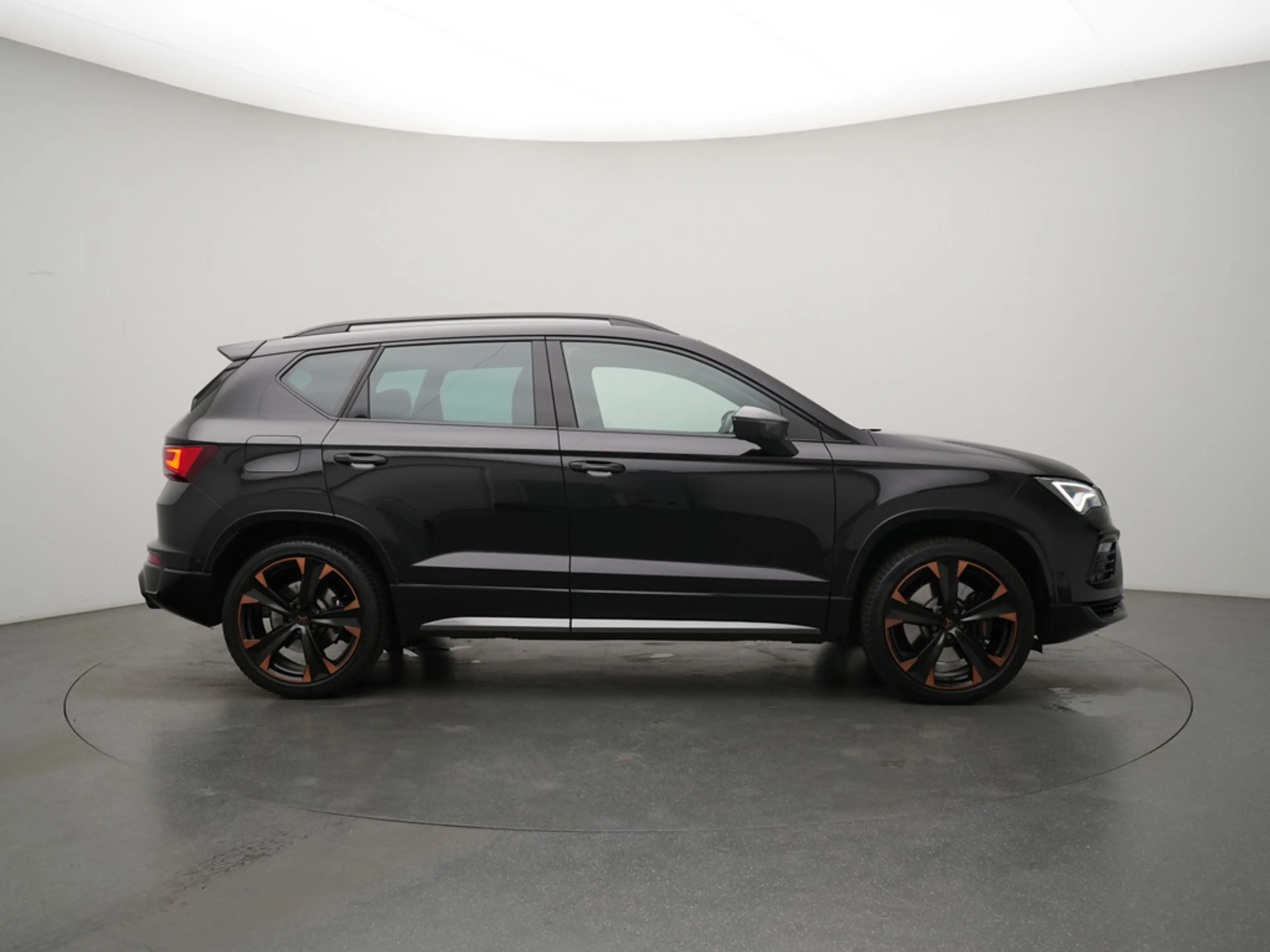 CUPRA Ateca VZ 4Drive DCC LED 360° KAM ACC PDC NAVI — photo 3
