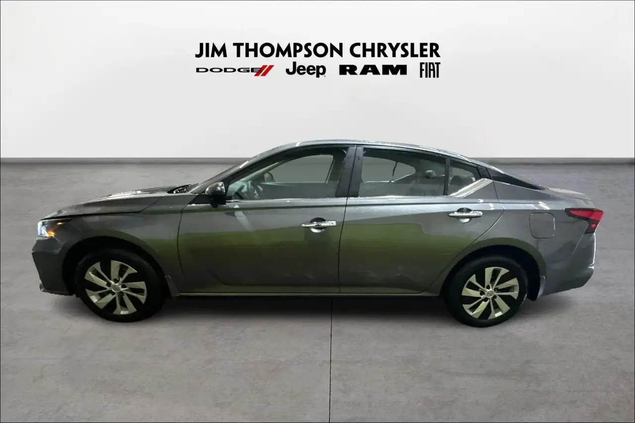 Nissan Altima снимка Nissan Altima