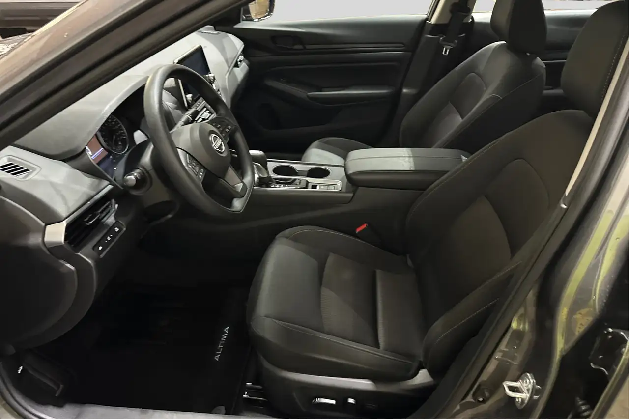 Nissan Altima снимка Nissan Altima