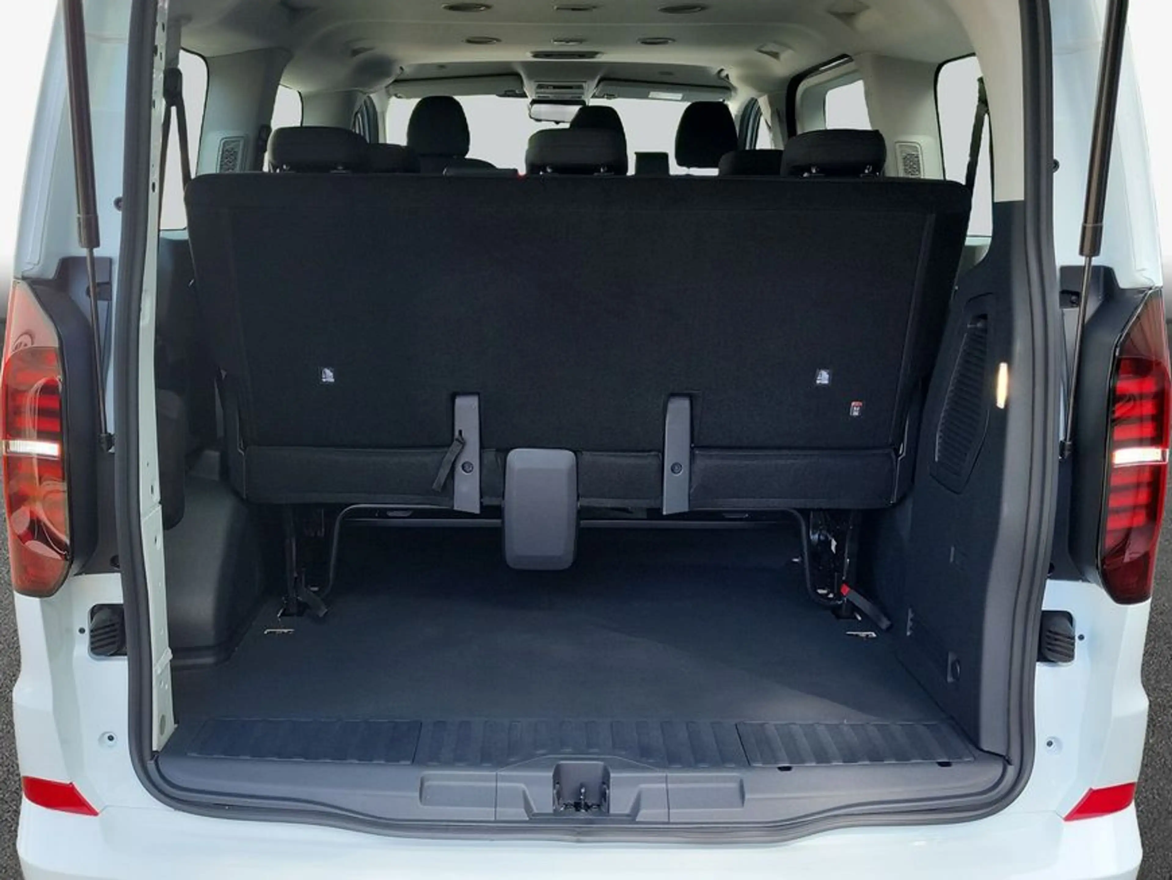 Volkswagen Transporter Transporter Kombi Motor: 2,0 l TDI 81 kW Getriebe: — photo 8