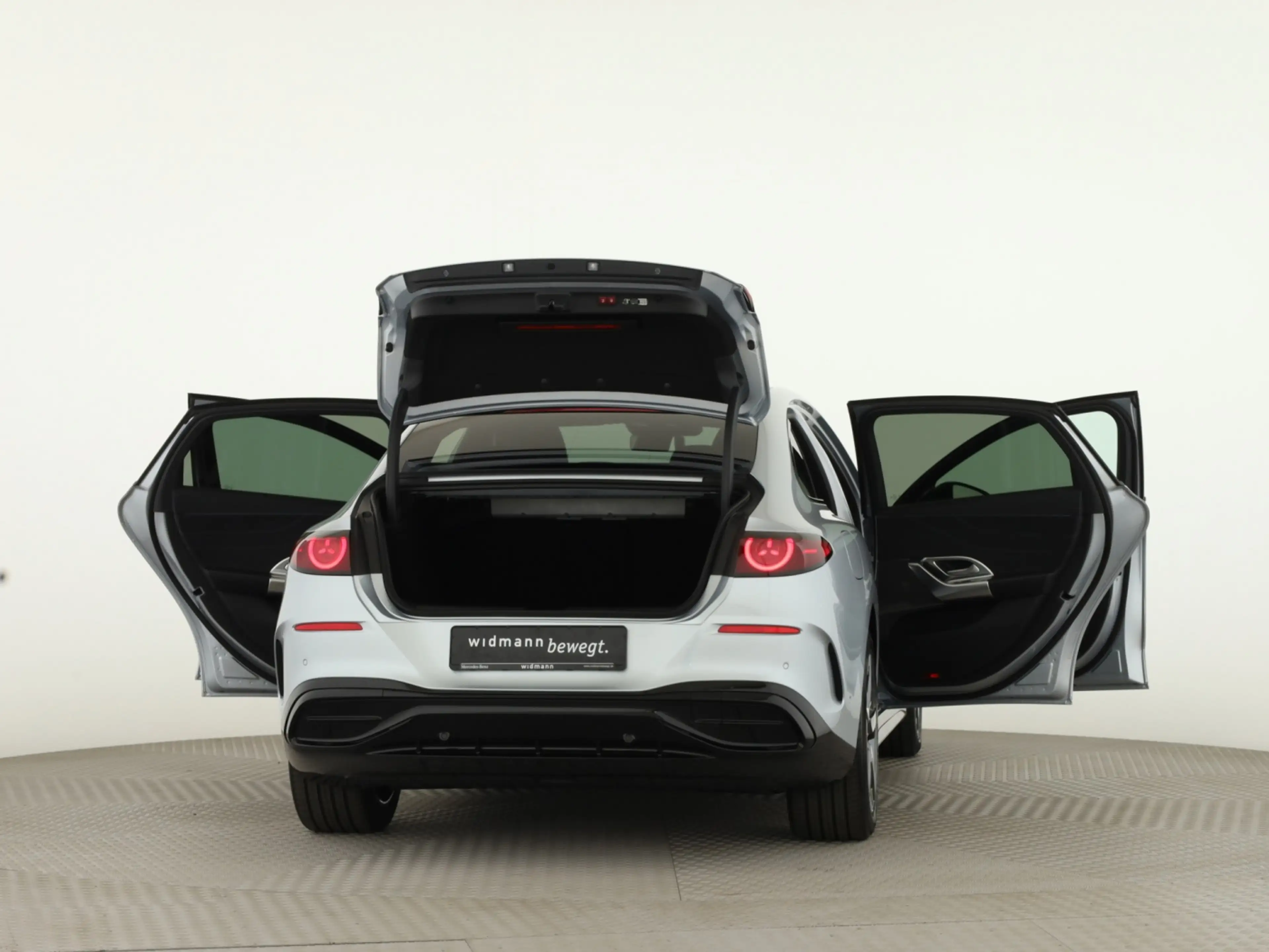 Mercedes-Benz C 400 4MATIC elektrisch *AMG*Keyless*Pano*Memory — photo 9