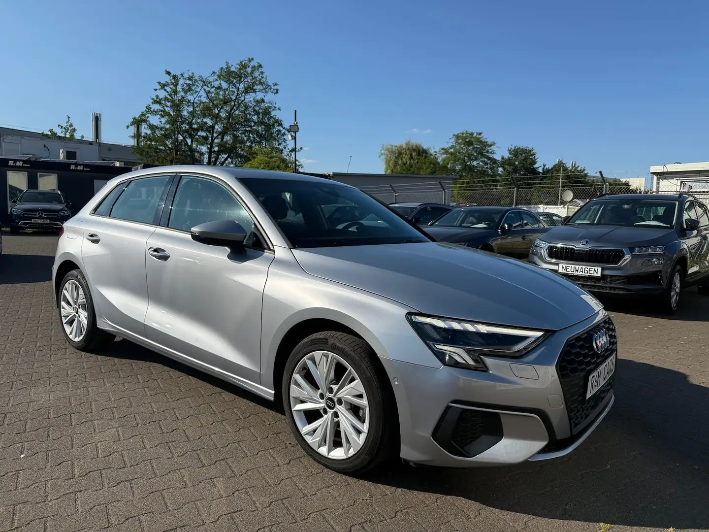 Audi A3 35 TFSI DSG MildHybrid/Leder/Navi/1Hand Silber - 2