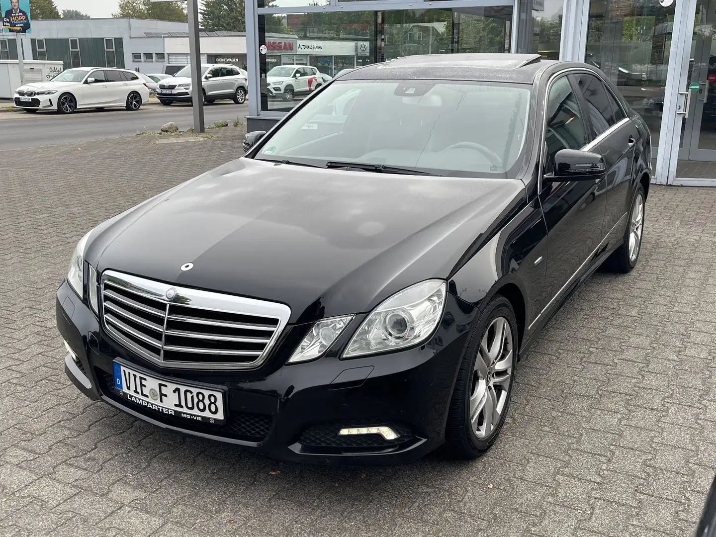 Mercedes-Benz E 350 E -Klasse Lim. E 350 CGI BlueEfficiency Zwart - 2