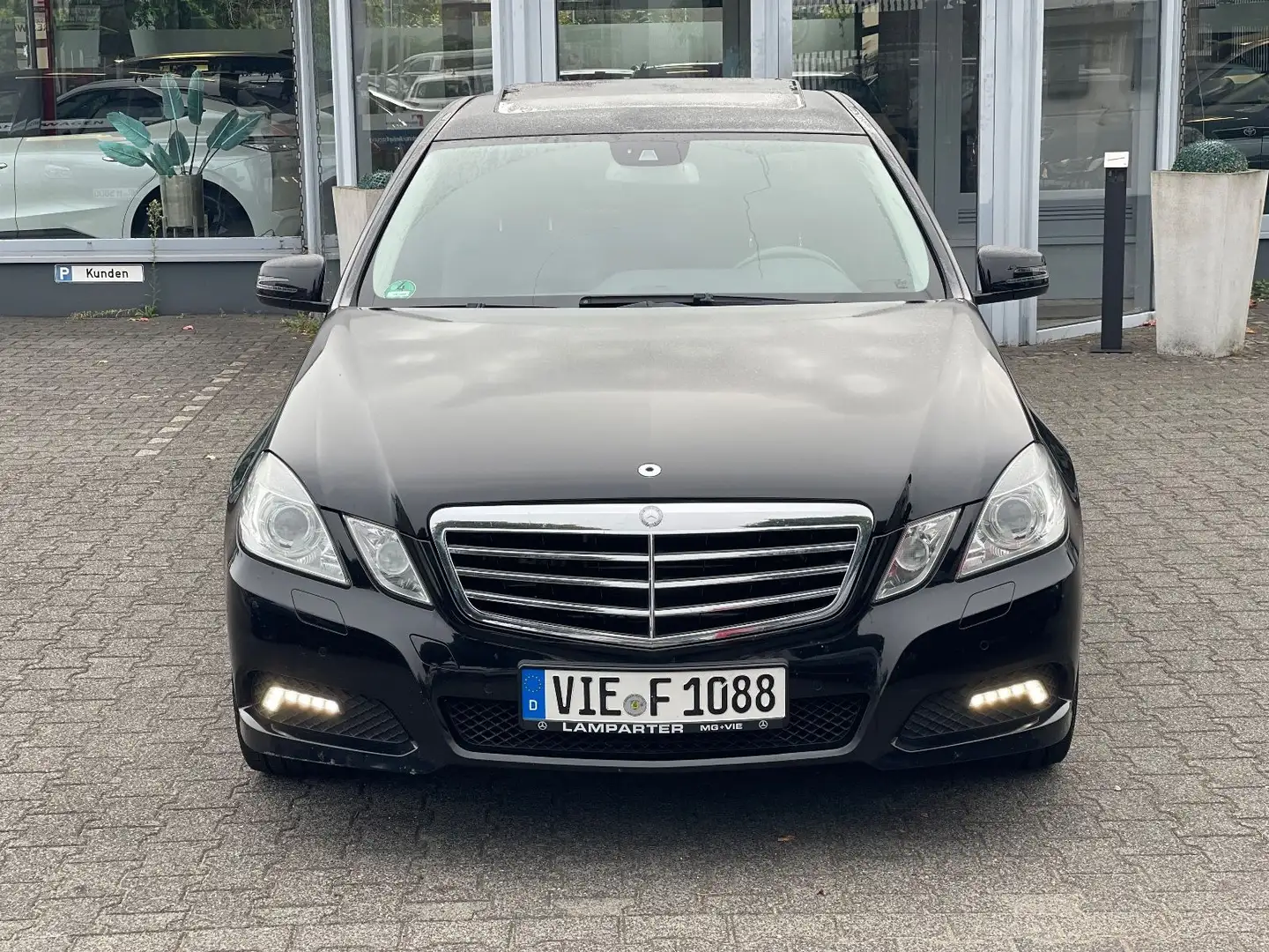 Mercedes-Benz E 350 E -Klasse Lim. E 350 CGI BlueEfficiency Zwart - 1