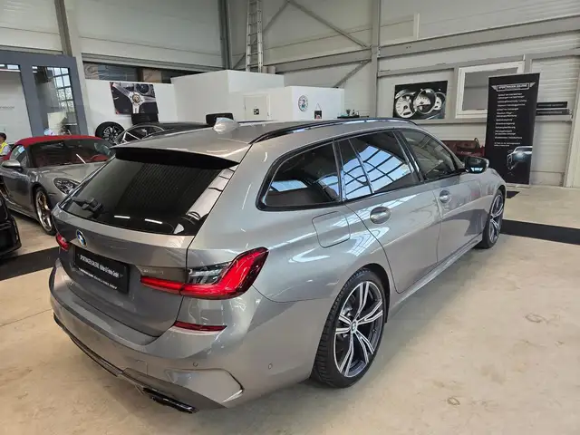 BMW 3 Series view 10