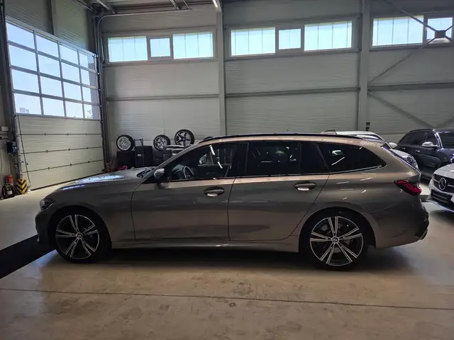 BMW 3 Series view 15