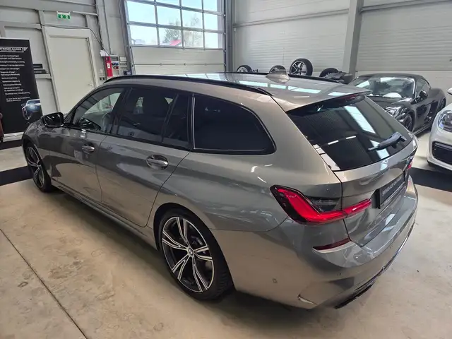 BMW 3 Series view 14