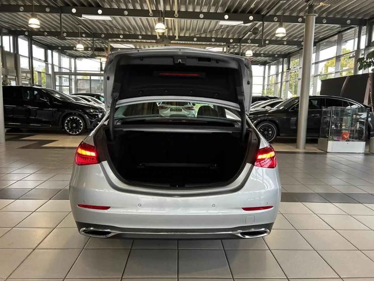 Mercedes-Benz C 200 Avantgarde/Advanced/LED/Distronic/360°K/ 15