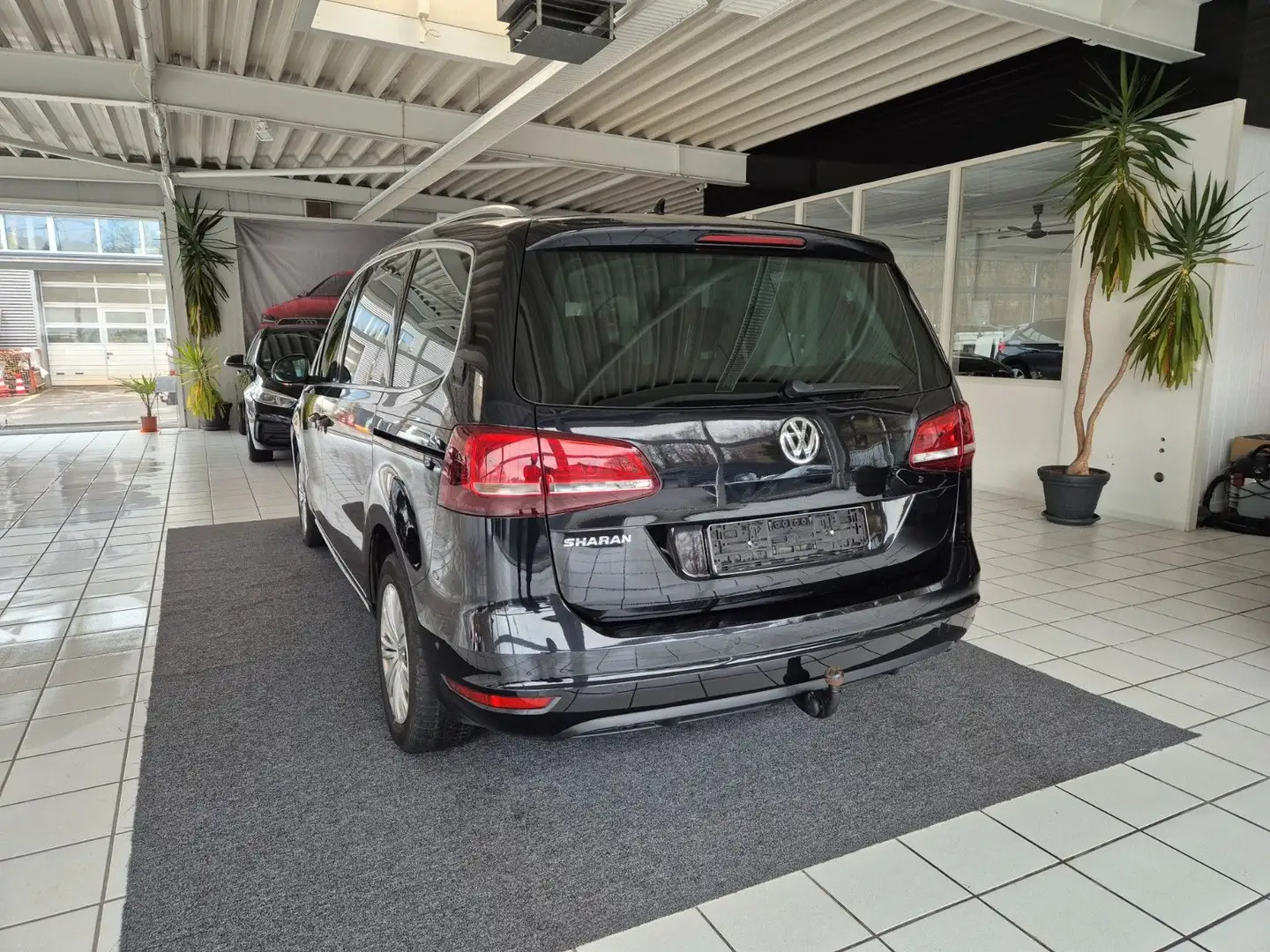 Volkswagen Sharan Active*7SITZ*PANO*DCC*AHK*RFK*NAVI*SHZ*XE Schwarz - 2