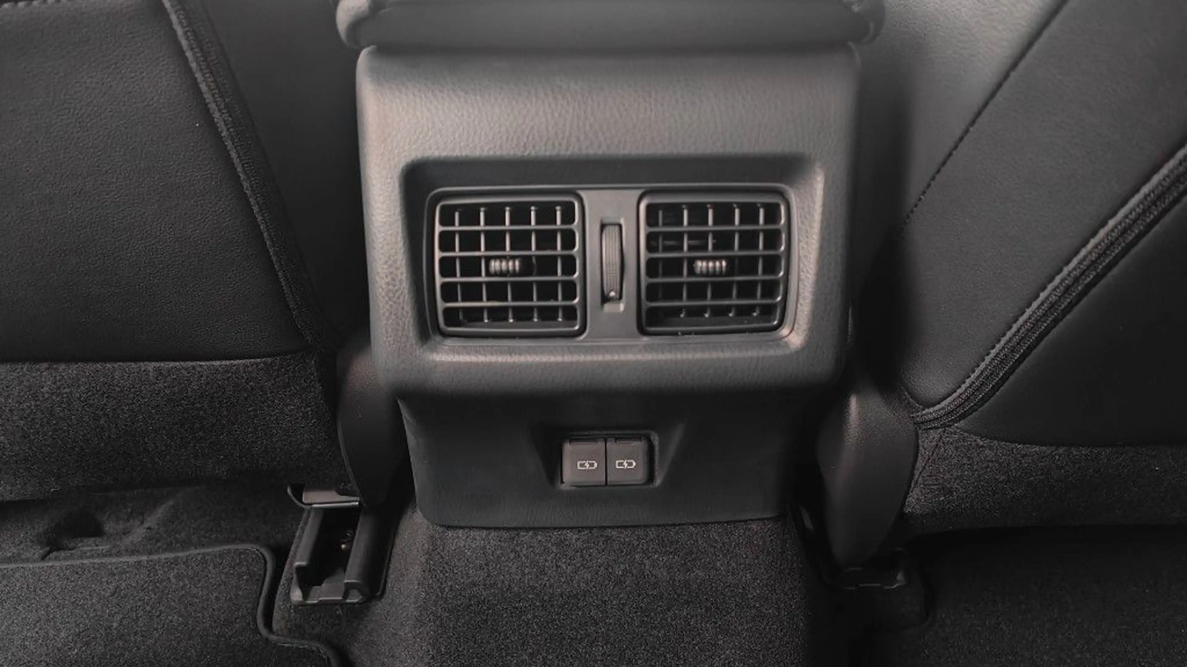 Toyota Camry 2.5 Hybrid Prestige Leder LED 18 Alu — photo 12