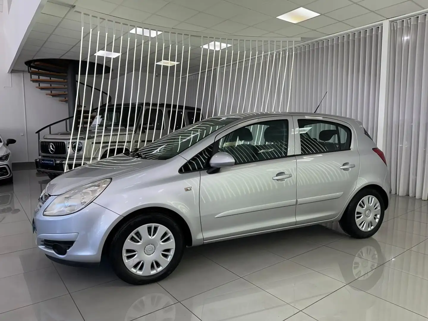Opel Corsa 1.2 Enjoy Gris - 2