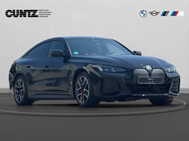 BMW i4 view 3
