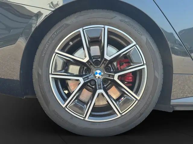 BMW i4 view 11