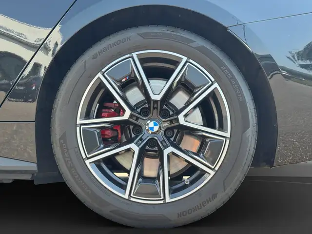 BMW i4 view 10