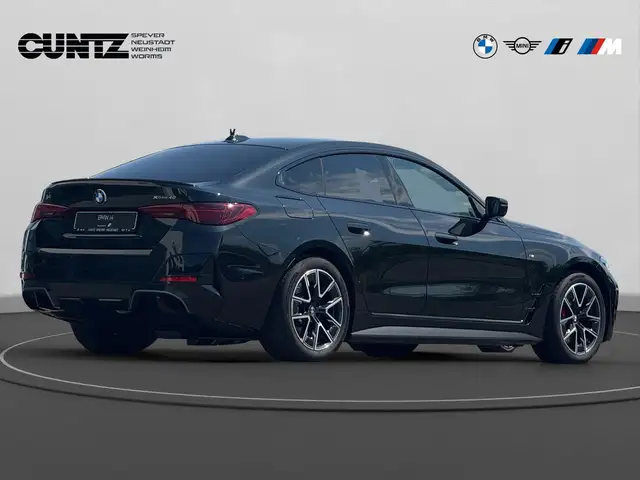 BMW i4 view 5