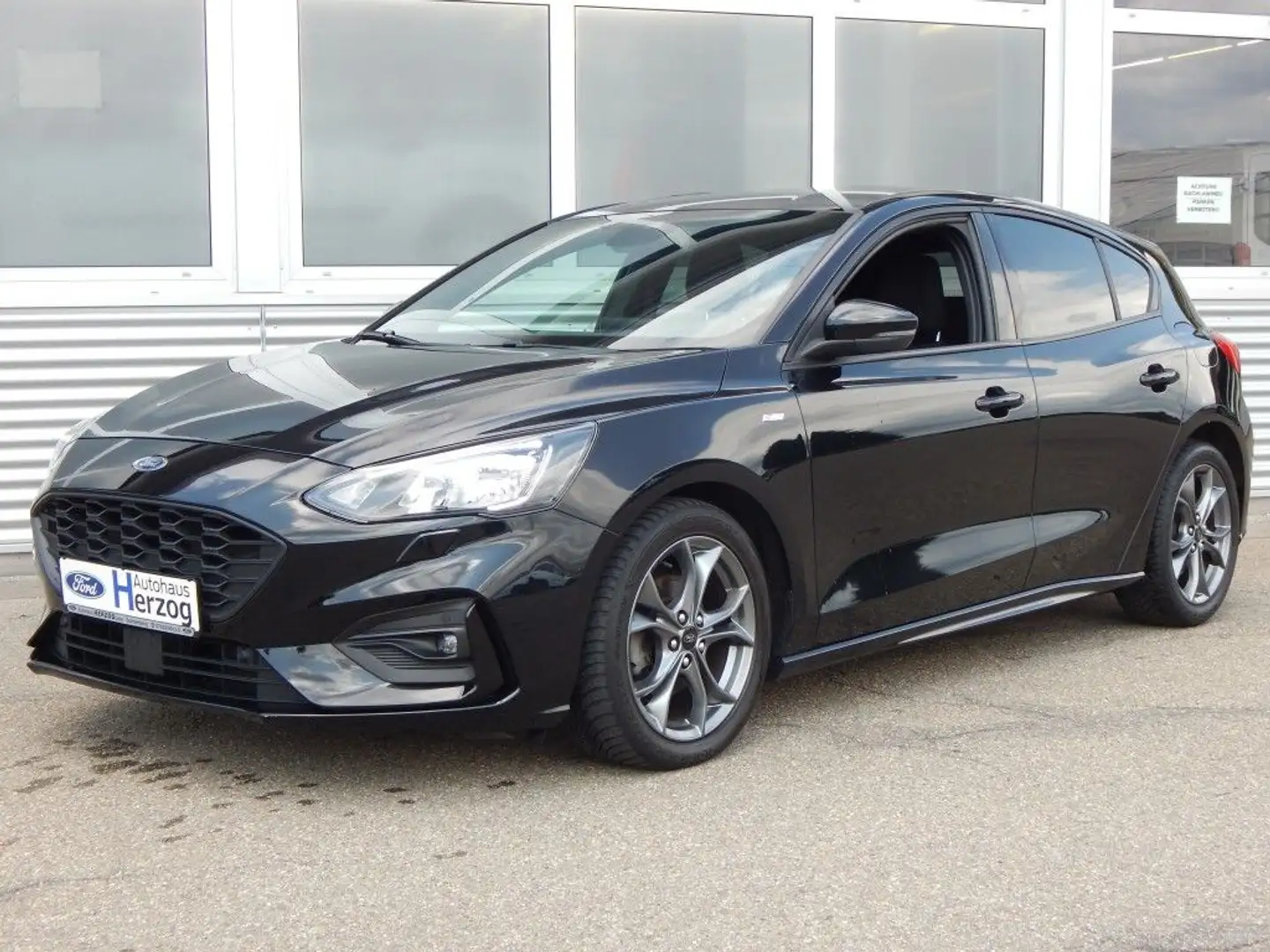 Ford Focus 1.5 EcoBoost Start-Stopp-System Aut. ST-LINE Schwarz - 1