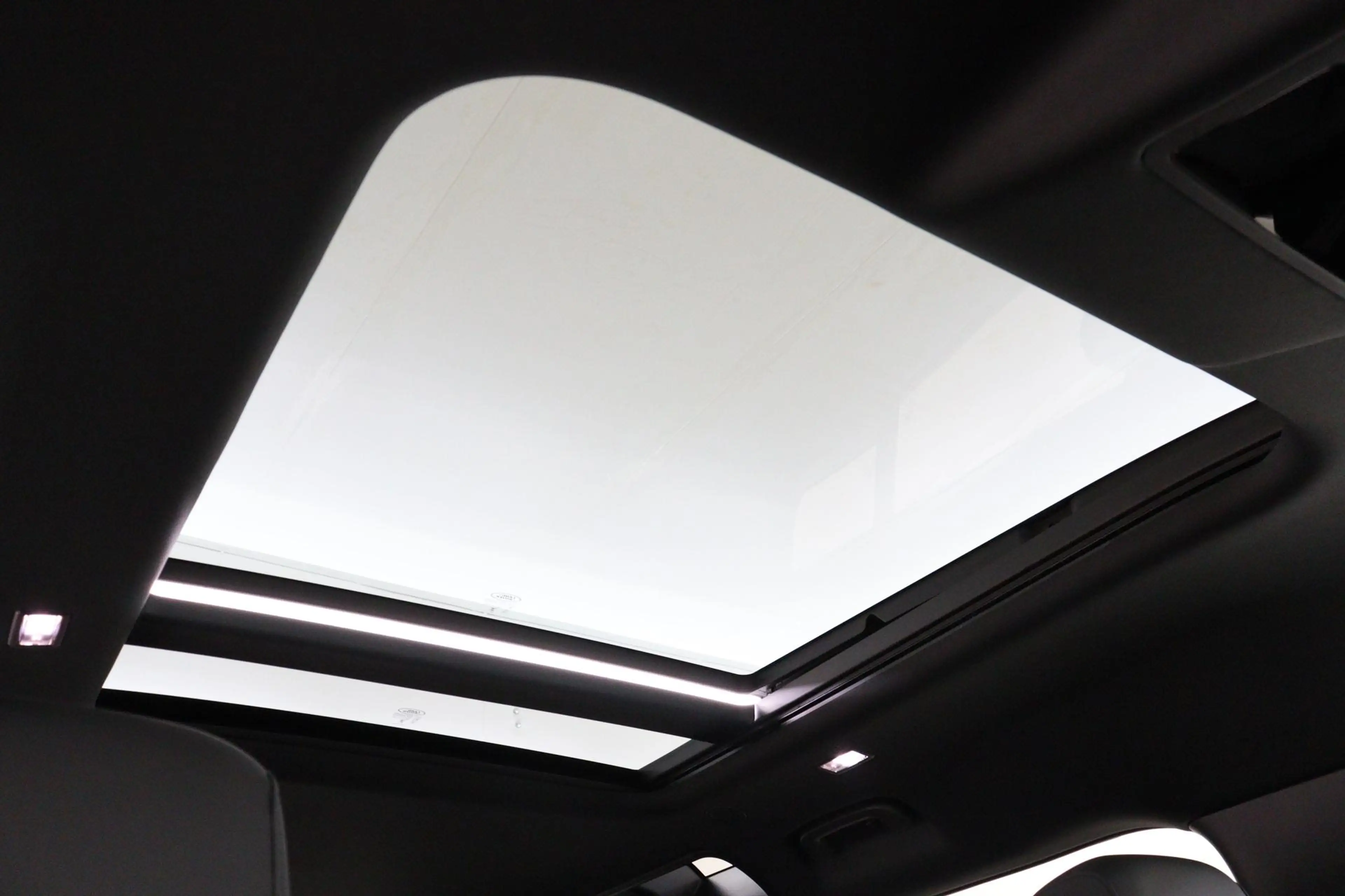 Land Rover Defender 110 2.0 P300e 110 X-DYNAMIC SE BORASCO-GREY|PANO.D — photo 10