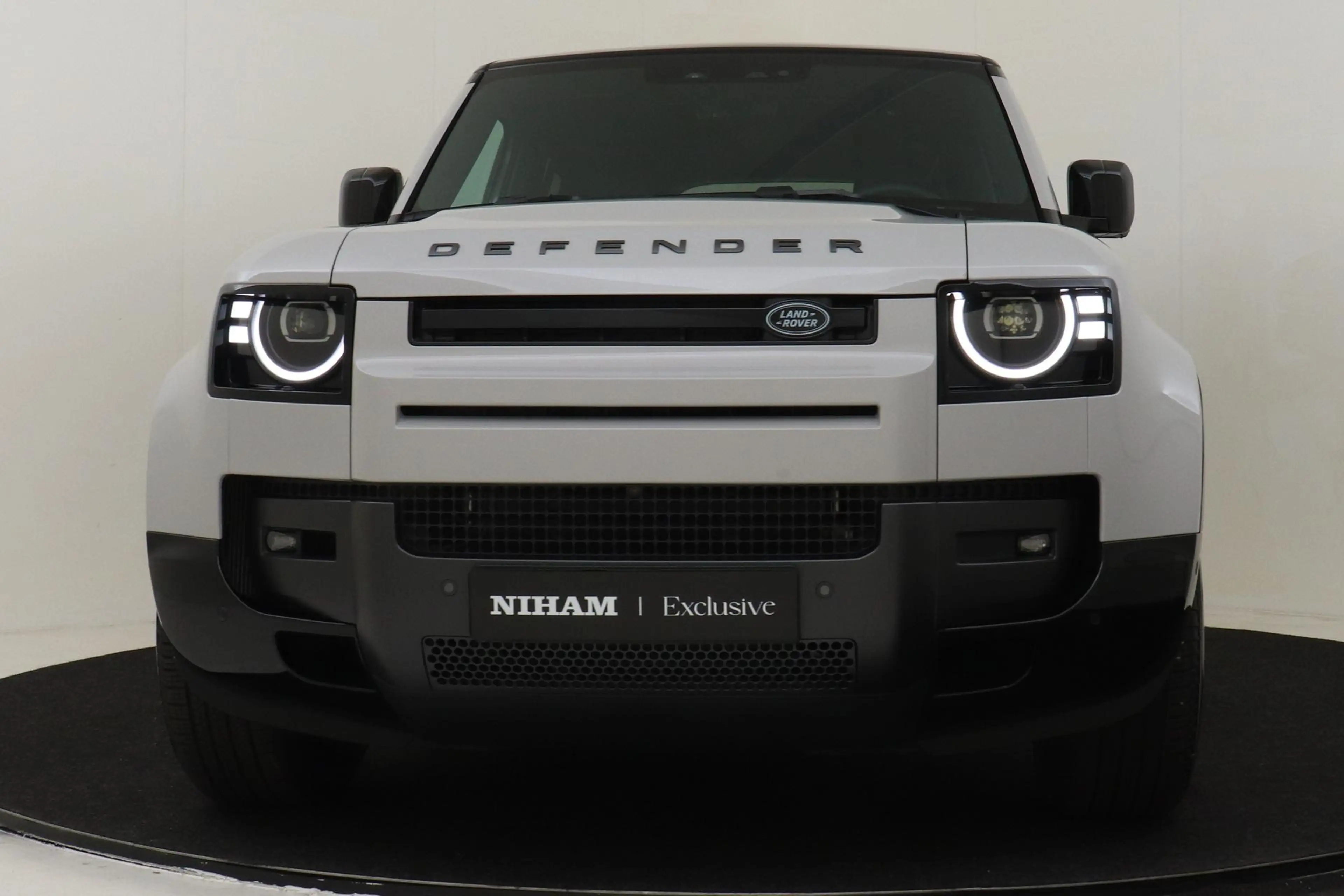 Land Rover Defender 110 2.0 P300e 110 X-DYNAMIC SE BORASCO-GREY|PANO.D — photo 9