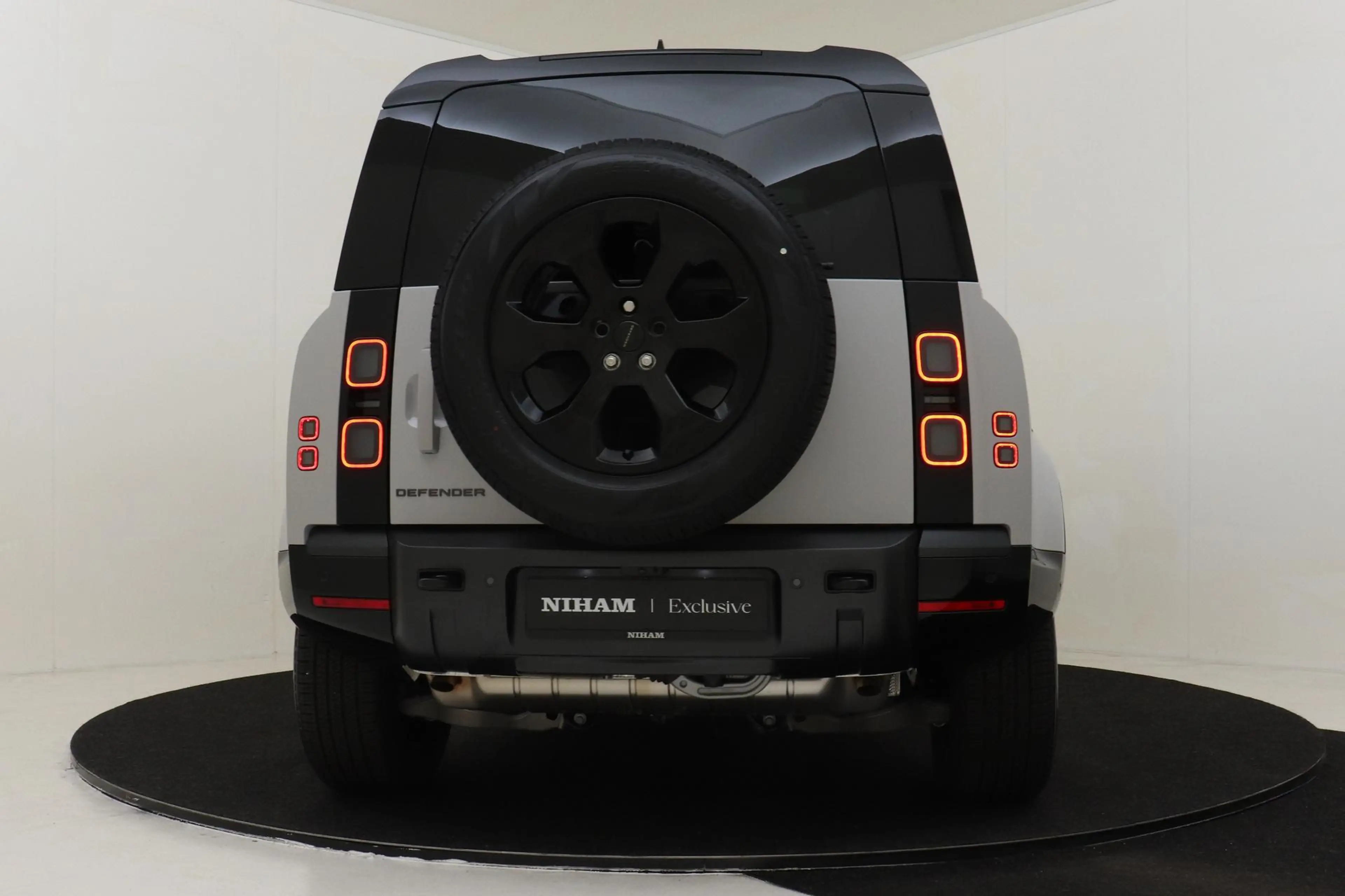 Land Rover Defender 110 2.0 P300e 110 X-DYNAMIC SE BORASCO-GREY|PANO.D — photo 15