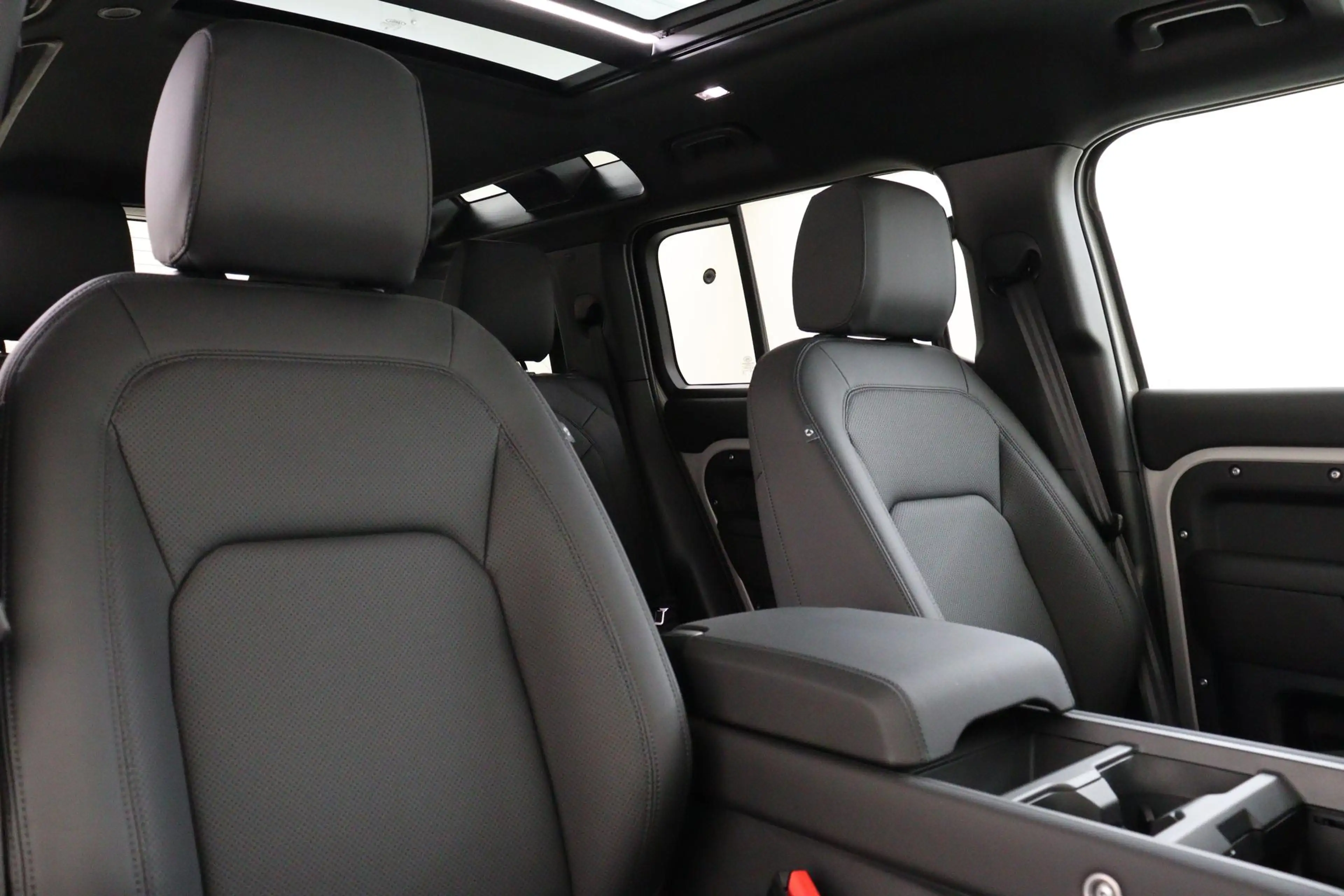 Land Rover Defender 110 2.0 P300e 110 X-DYNAMIC SE BORASCO-GREY|PANO.D — photo 12