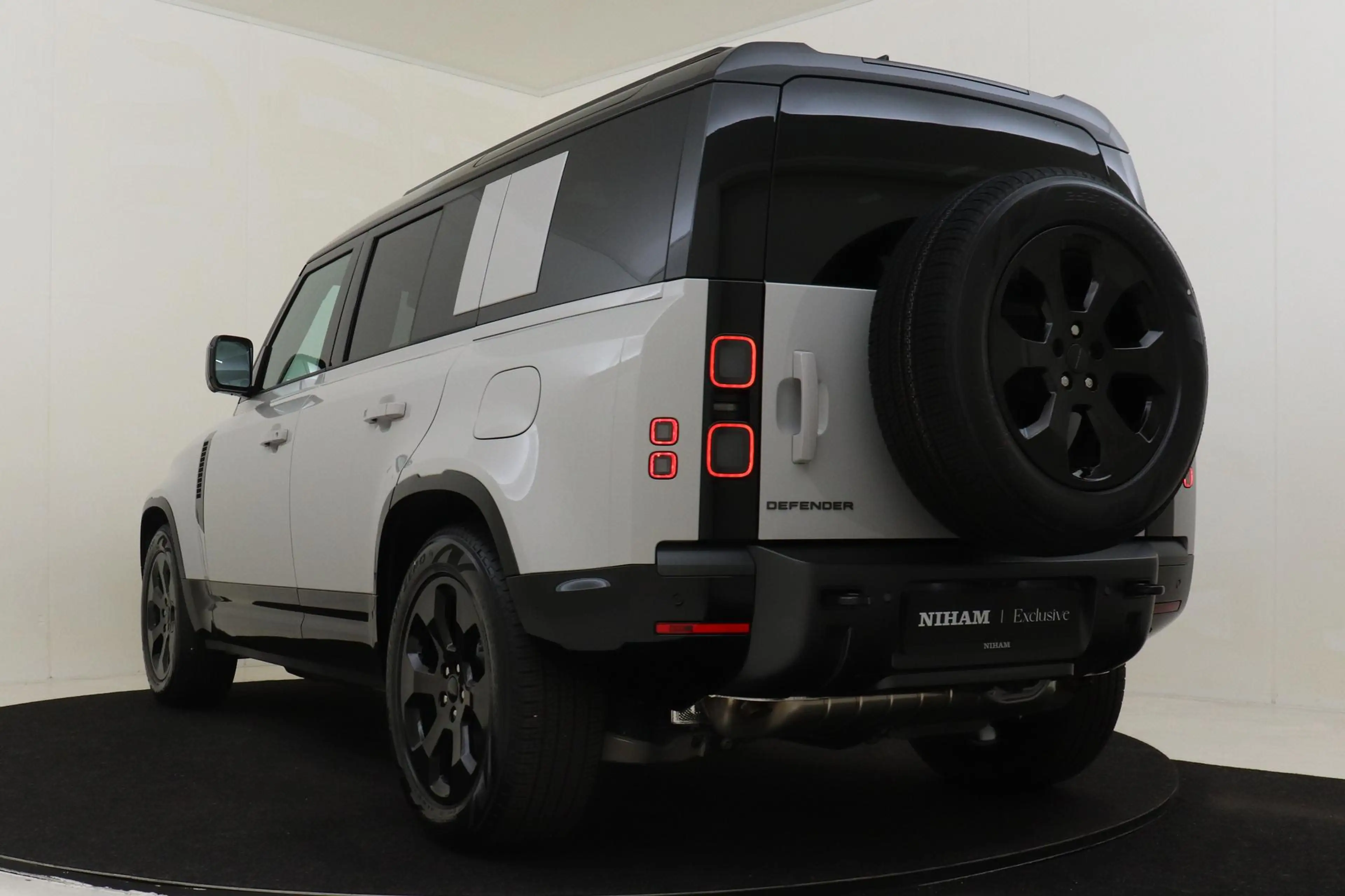 Land Rover Defender 110 2.0 P300e 110 X-DYNAMIC SE BORASCO-GREY|PANO.D — photo 5
