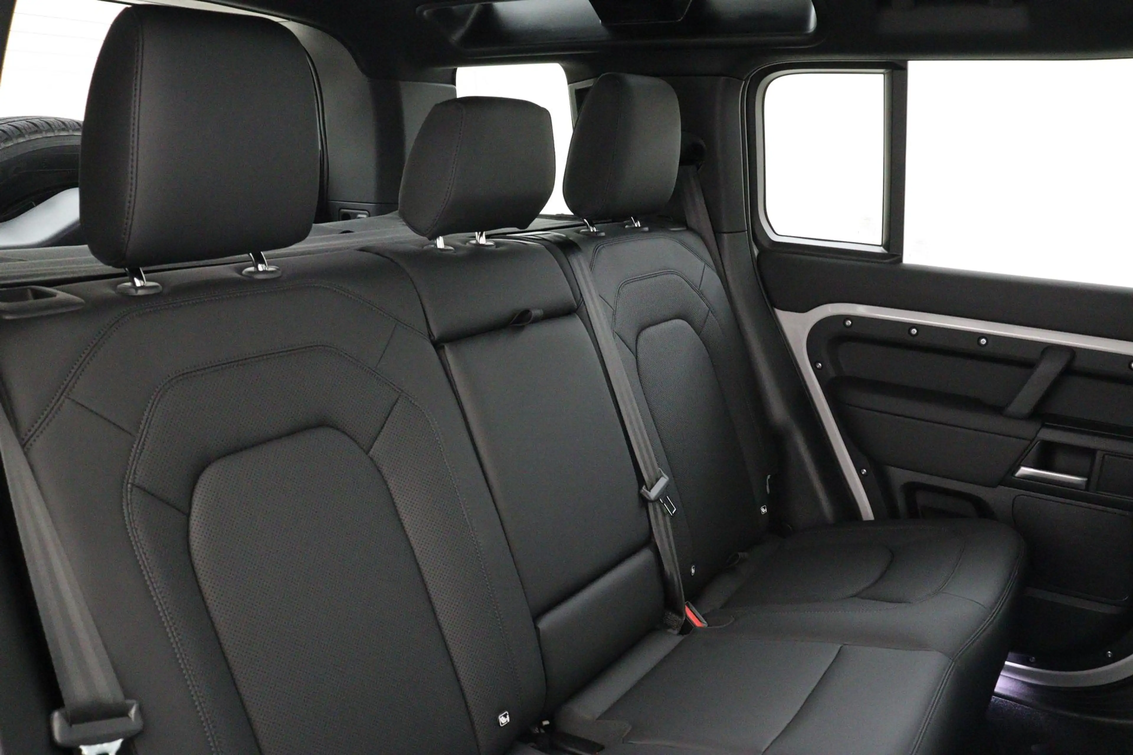Land Rover Defender 110 2.0 P300e 110 X-DYNAMIC SE BORASCO-GREY|PANO.D — photo 14