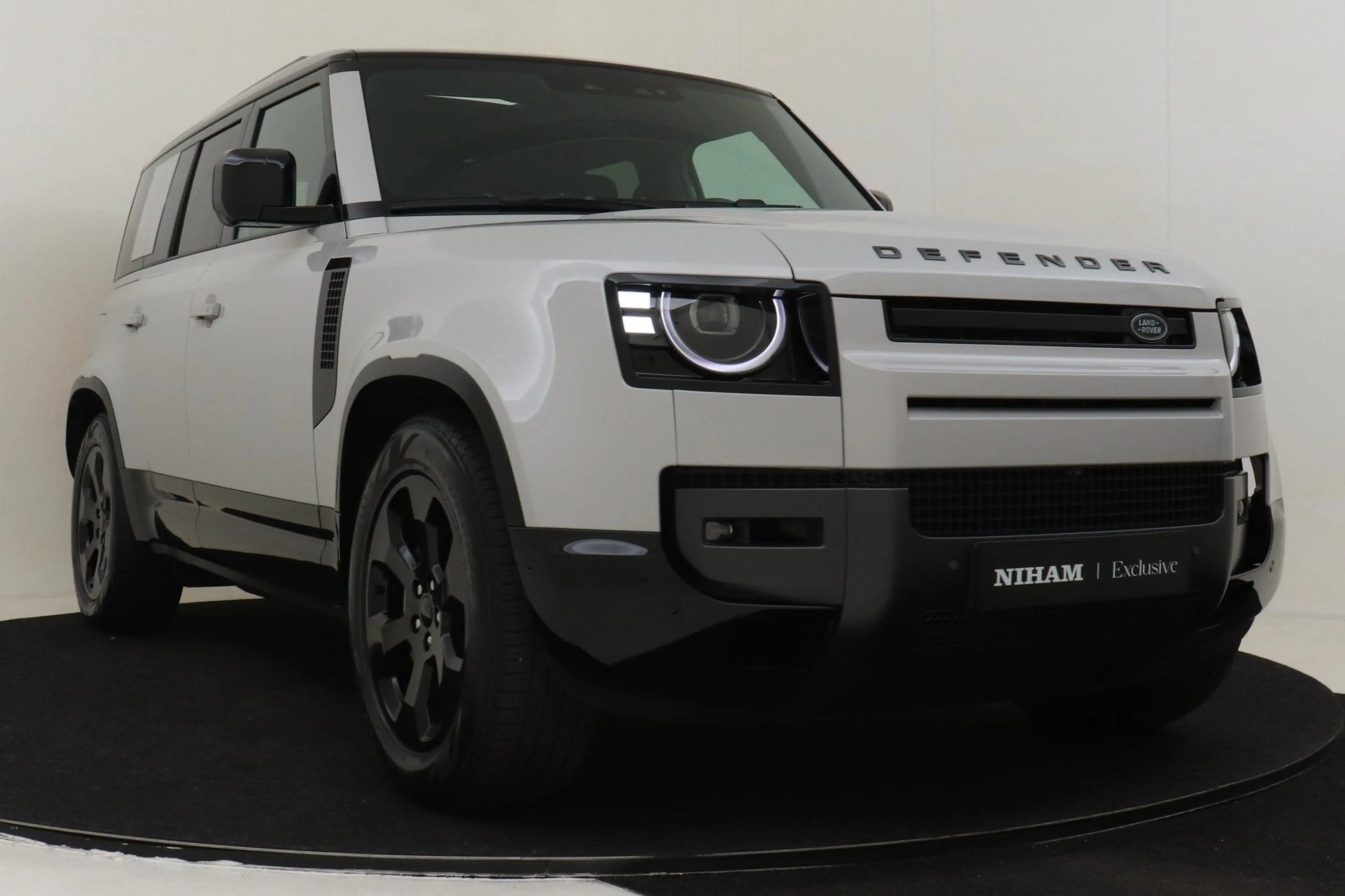 Land Rover Defender 110 2.0 P300e 110 X-DYNAMIC SE BORASCO-GREY|PANO.D — photo 11