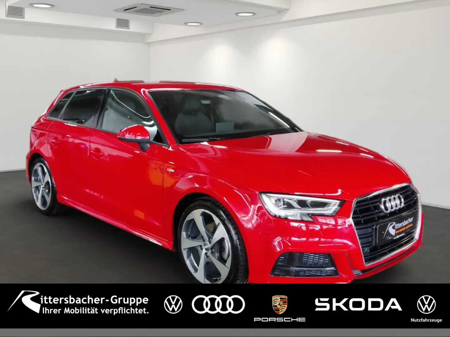 Audi A3 1.5 TFSI s-line Red - 1