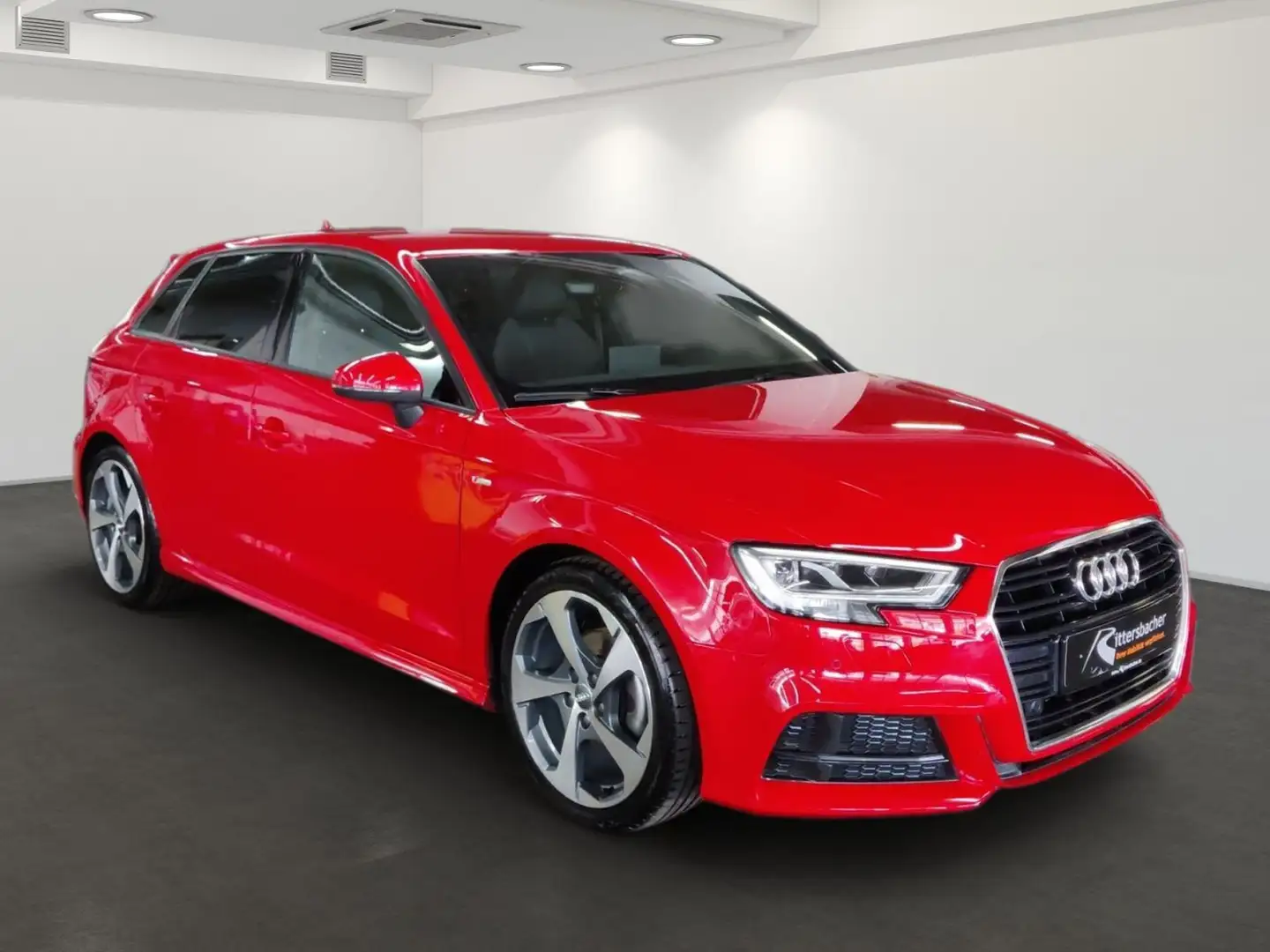 Audi A3 1.5 TFSI s-line Red - 2