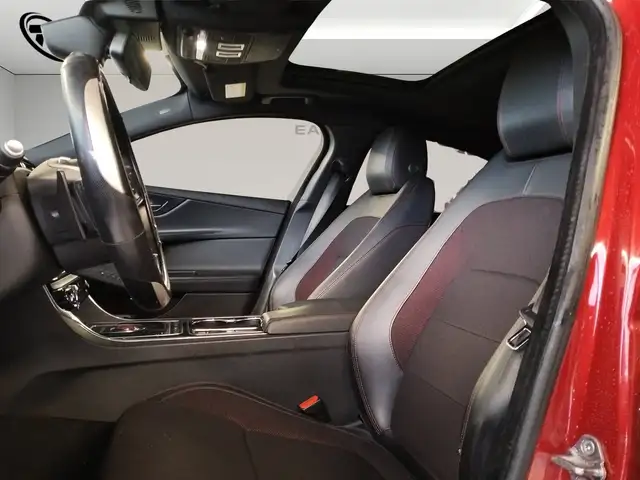 Jaguar Xe view 7