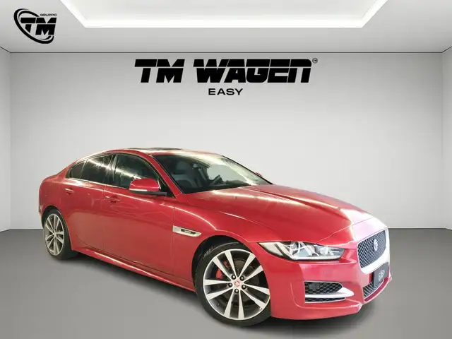 Jaguar Xe view 3