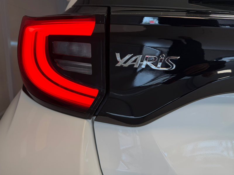 Toyota Yaris 1.5 Hybrid 115 | CLIMA | CAR PLAY | LED | CAMERA | — photo 28