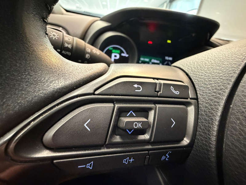 Toyota Yaris 1.5 Hybrid 115 | CLIMA | CAR PLAY | LED | CAMERA | — photo 17